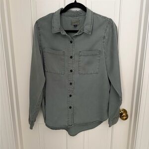 Universal Thread Light Gray Button-Up Shirt